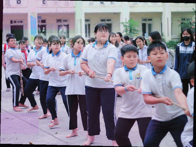 盾牌与锁定图标组合，背景有抽象线条和绿色光晕